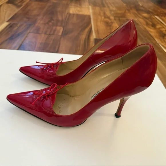 Manolo Blahnik Vibrant Red Heels - Picture 2 of 10